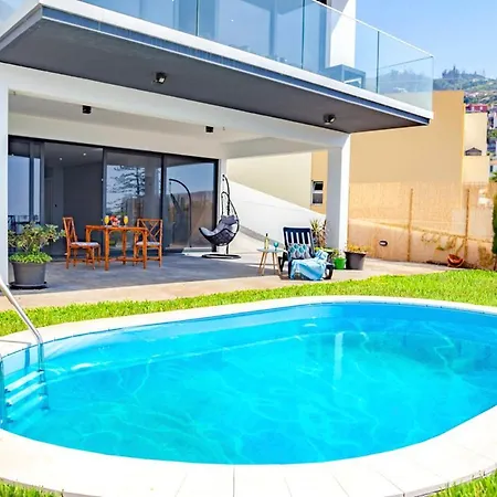 Sleeps 6 With Pool Air Con And Wifi
