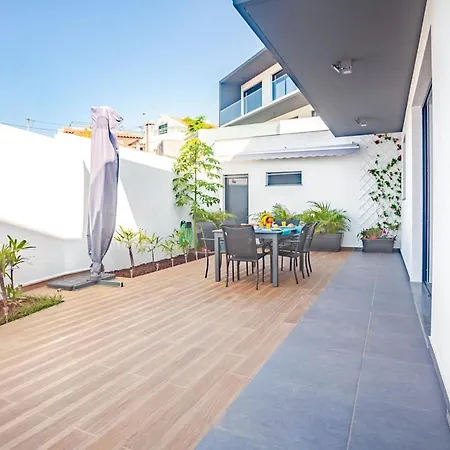 Villa Sleeps 6 With Pool Air Con And Wifi *