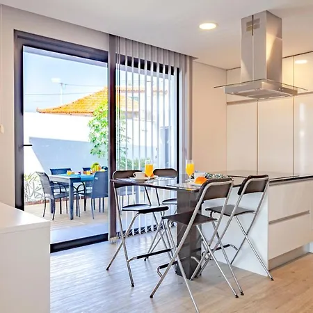 Sleeps 6 With Pool Air Con And Wifi Villa