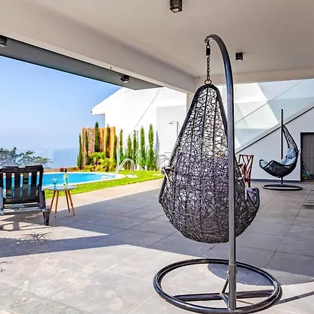 Sleeps 6 With Pool Air Con And Wifi Villa