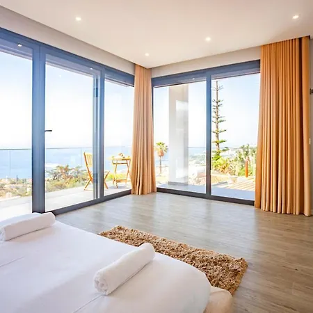 Villa Sleeps 6 With Pool Air Con And Wifi *